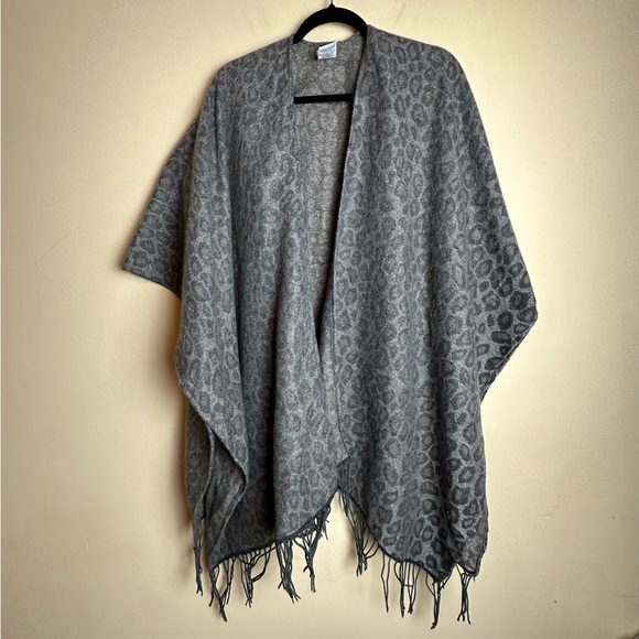Woolrich Leopard Animal Print Shawl Poncho Open Front Blanket Wrap One Size - Picture 11 of 11